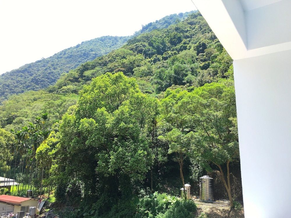 PULI GuanPu Fallsview Stay House Design Double Room, Non Smoking 9