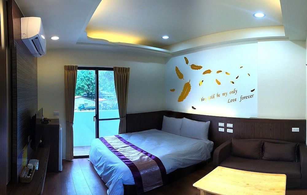 PULI GuanPu Fallsview Stay House Design Double Room, Non Smoking 3