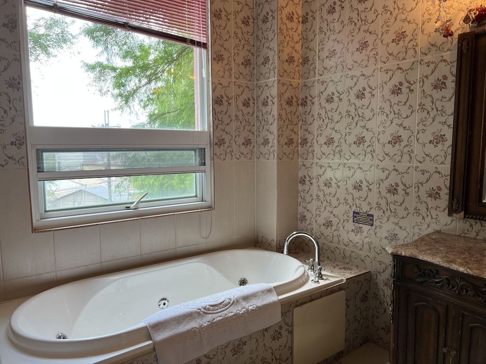 olliere castle Panoramic Quadruple Room 6