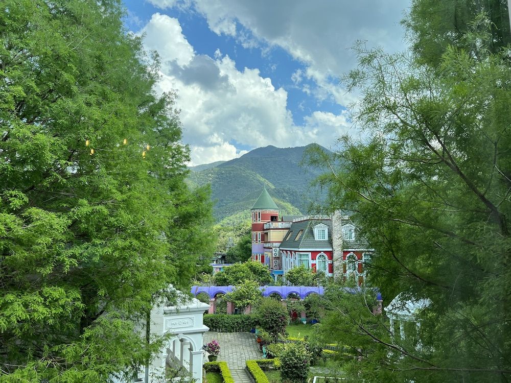 olliere castle Panoramic Quadruple Room 5
