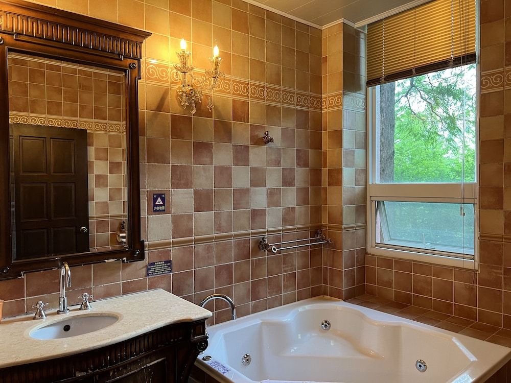 olliere castle Standard Double Room 4