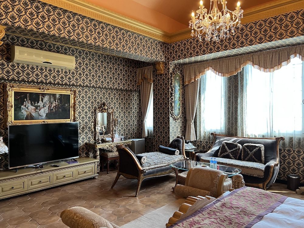 olliere castle Deluxe Double Room 2