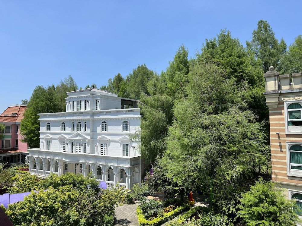 olliere castle Deluxe Double Room 7