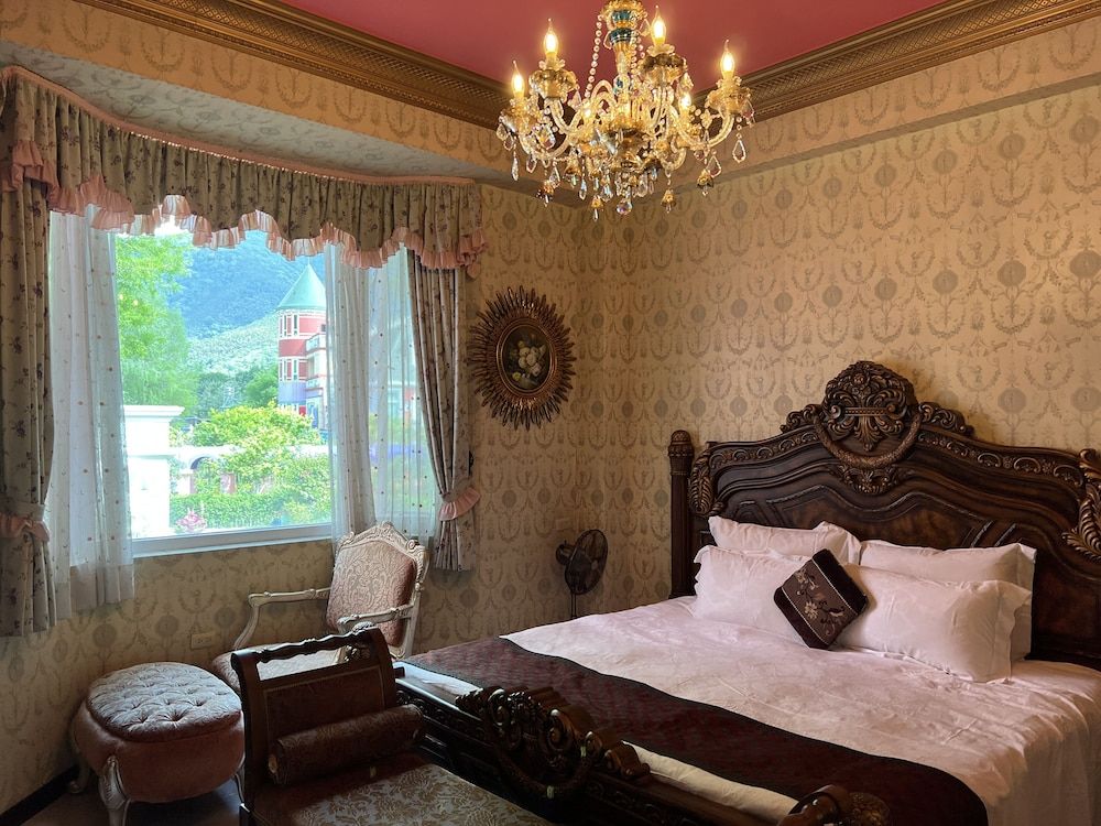 olliere castle Panoramic Quadruple Room 2