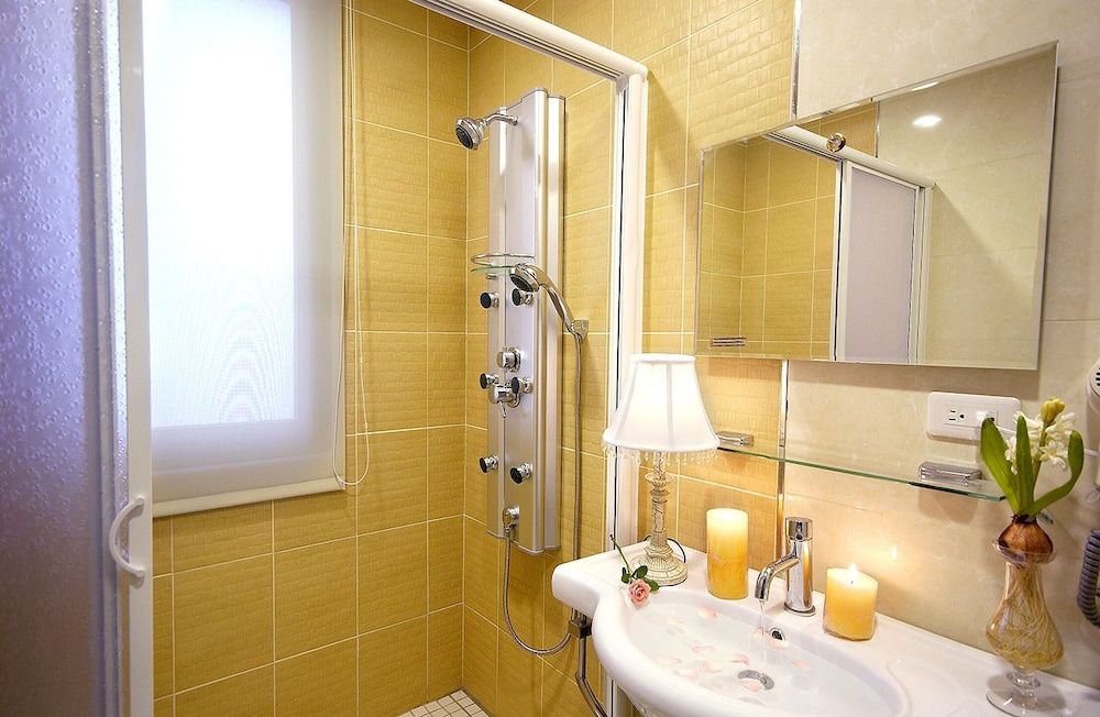 Standard Double Room (203)