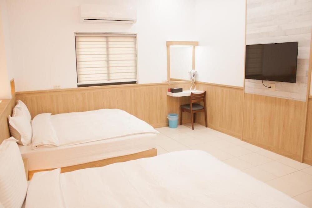 Grand Room, 4 Bedrooms (C)