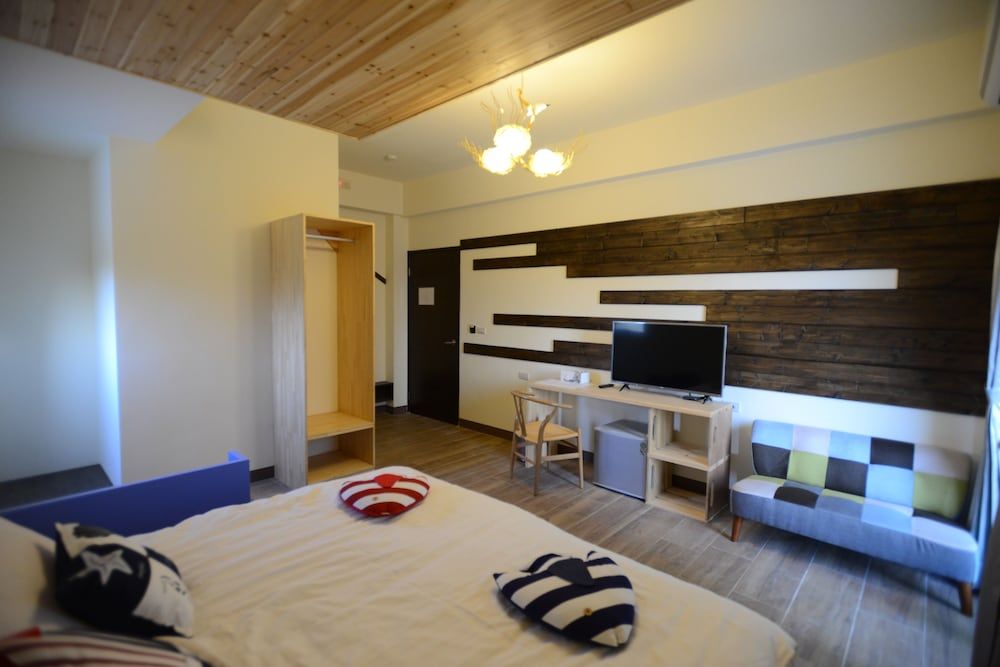 Starrysky Family Deluxe Double Room, 1 King Bed, Non Smoking, Partial Ocean View 2