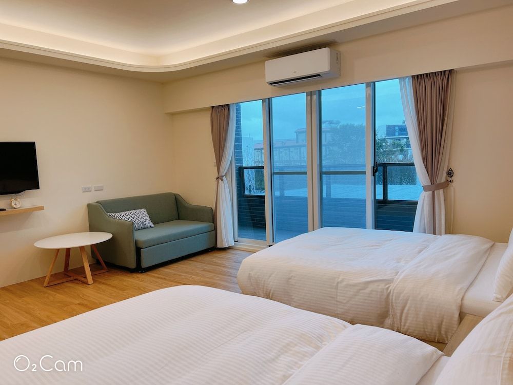 Deluxe Quadruple Room, 2 Double Beds (202)