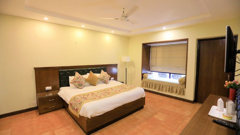 undefined Woodsvilla Resort 5