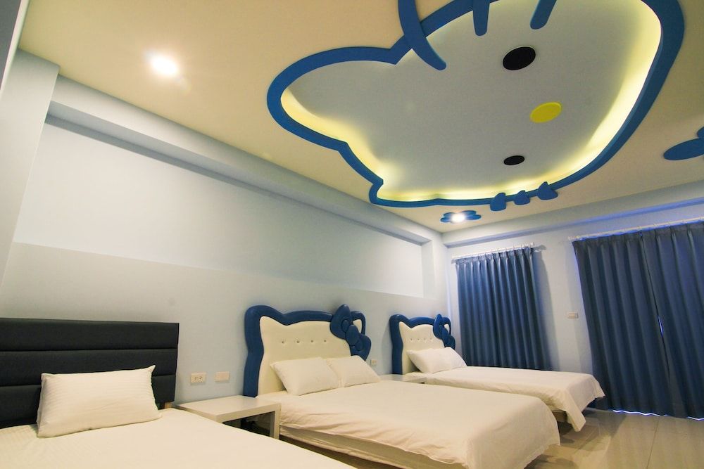 Police House HELLO KITTY Pink Family Quintuple Room 3