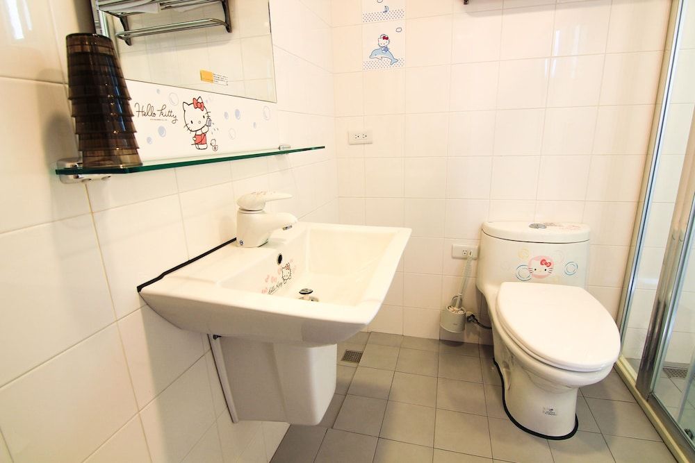 Police House HELLO KITTY Pink Family Quintuple Room 8