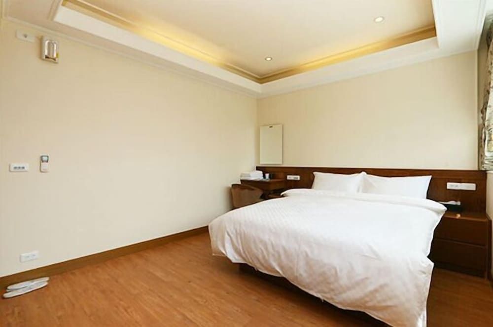 Standard Double Room, Shared Bathroom