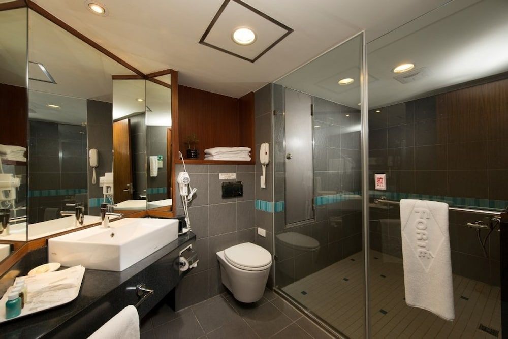 Guide Hotel Hsinchu Zhongyang Deluxe Quadruple Room 5