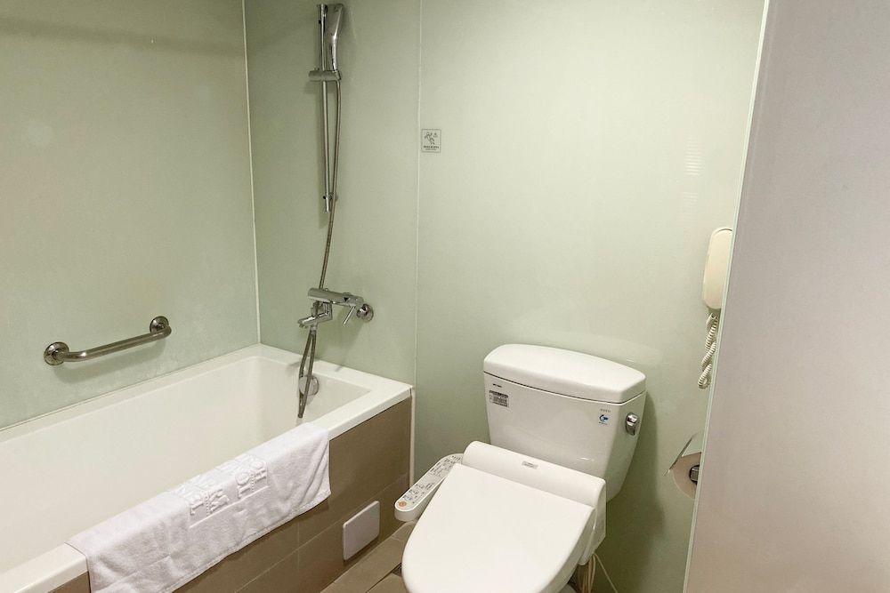 Guide Hotel Hsinchu Zhongyang Standard Twin Room 6