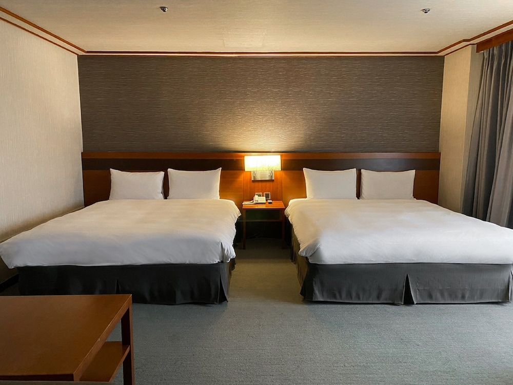 Guide Hotel Hsinchu Zhongyang Deluxe Quadruple Room