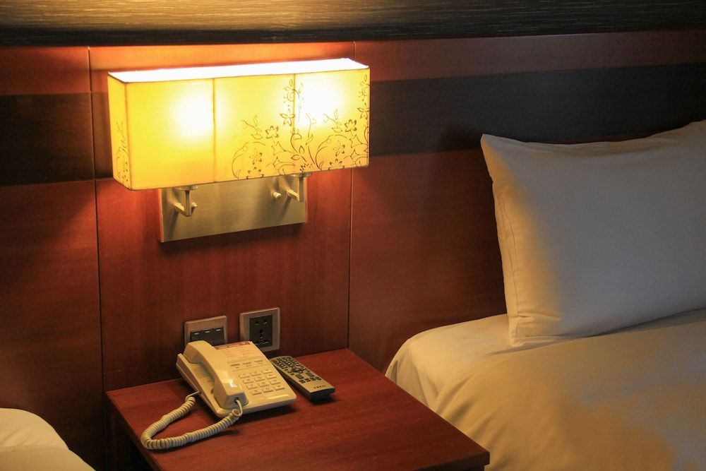 Guide Hotel Hsinchu Zhongyang Deluxe Quadruple Room 7