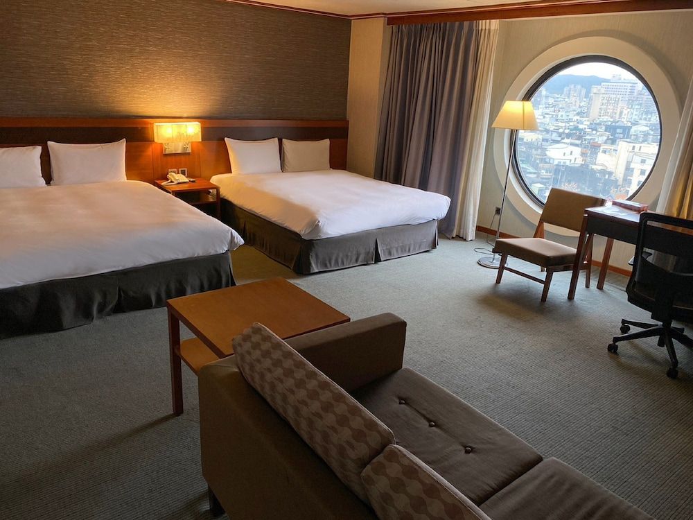 Guide Hotel Hsinchu Zhongyang Deluxe Quadruple Room 4