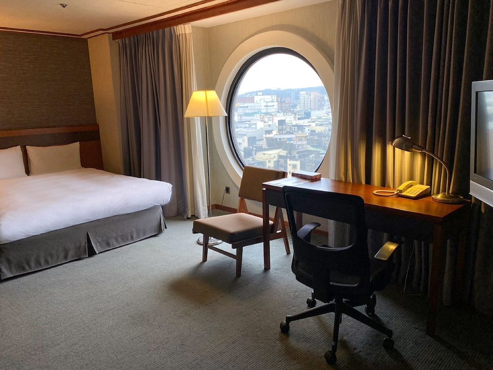 Guide Hotel Hsinchu Zhongyang Deluxe Quadruple Room 9