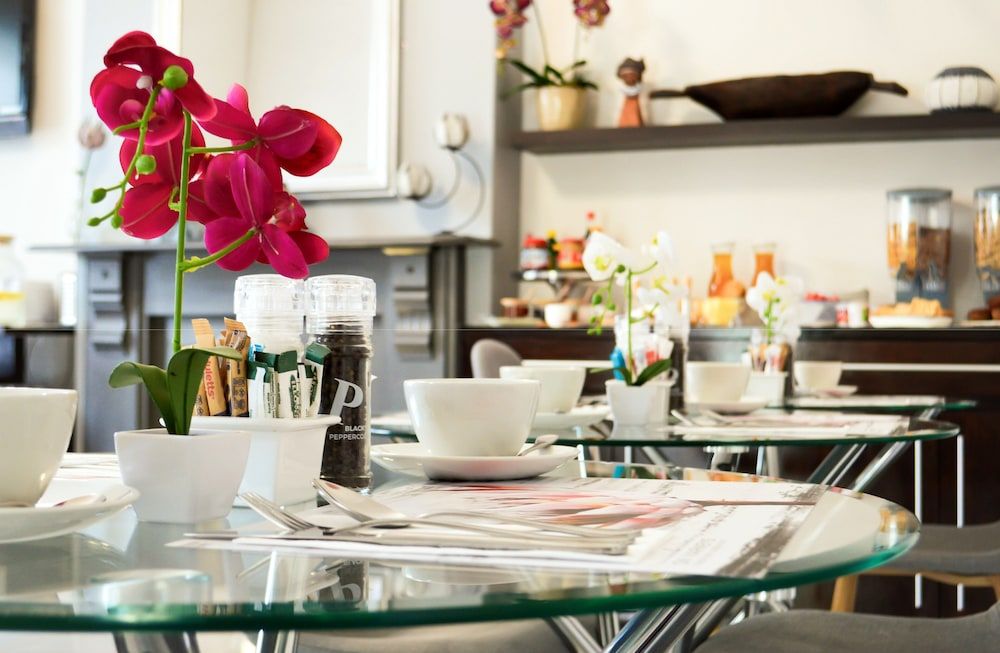 undefined 4 On Varneys 5