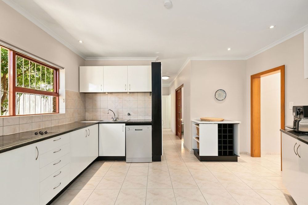 Hout Bay Hilltop - In Cape Town (Hout Bay) Family Bungalow, 4 Bedrooms 7