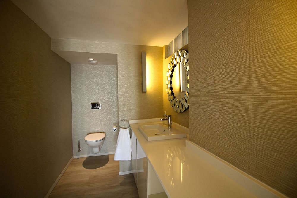 Medburn Road 16A Premier Apartment, 2 Bedrooms, Balcony, Ocean View 12