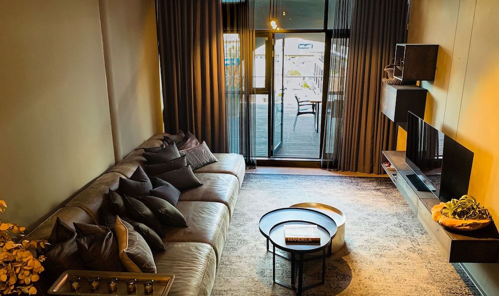 Hillhouse 302 - Near Two Oceans Aquarium Comfort Apartment, 2 Bedrooms, Balcony, City View 15