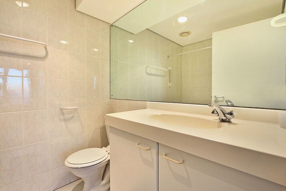 Dolphin Beach H108 Family Room 13