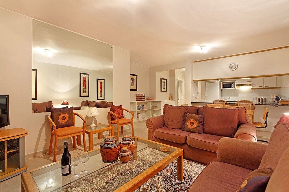 Dolphin Beach H108 Family Room 9