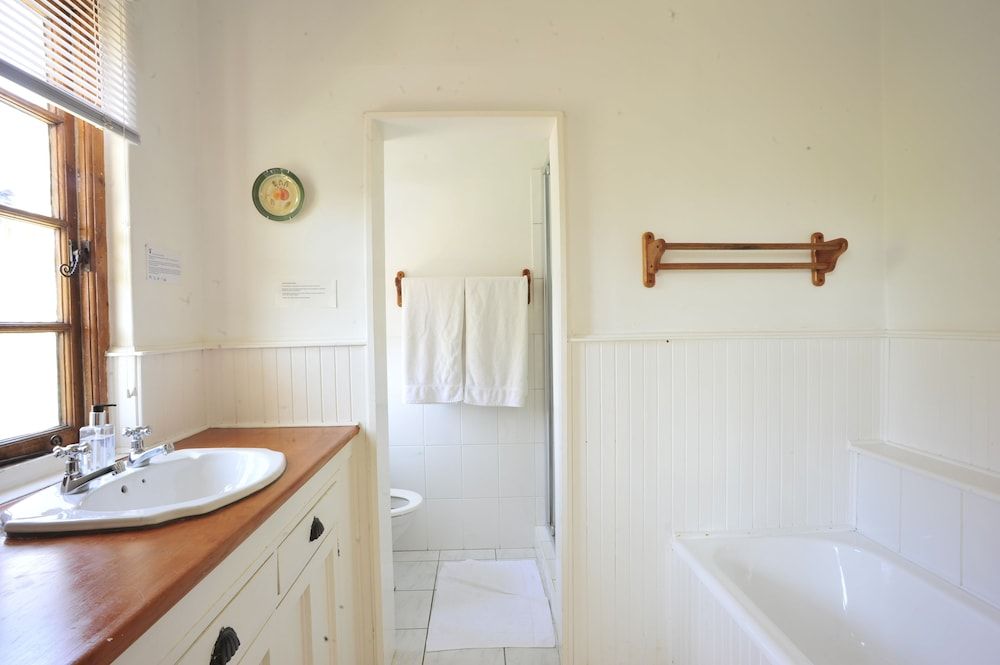 Devonshire House Double Room 8