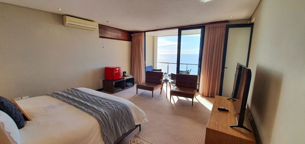 Beta Beach Guest House Executive Suite, 1 King Bed, Sea View 7