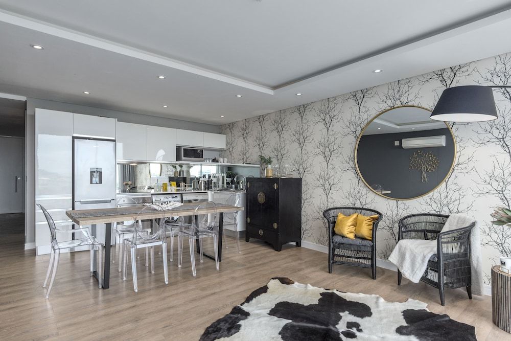 Warwick 502 Comfort Apartment, 1 King Bed, Non Smoking 2