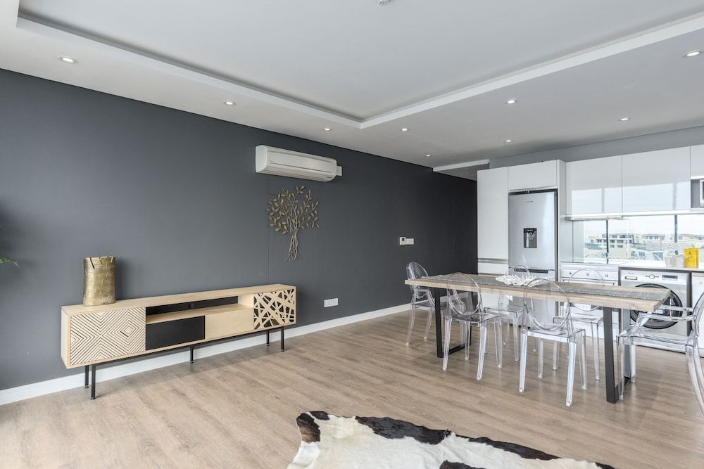 Warwick 502 Comfort Apartment, 1 King Bed, Non Smoking 3