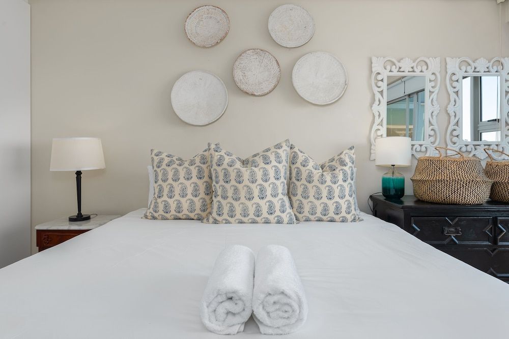 undefined Saratoga 303 7