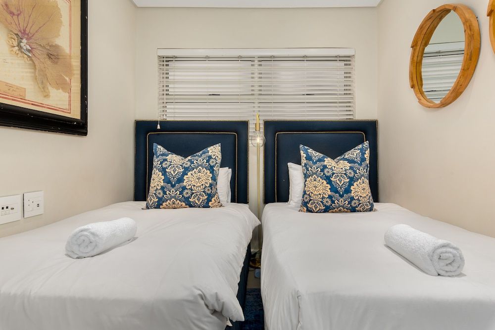 undefined Saratoga 303 6