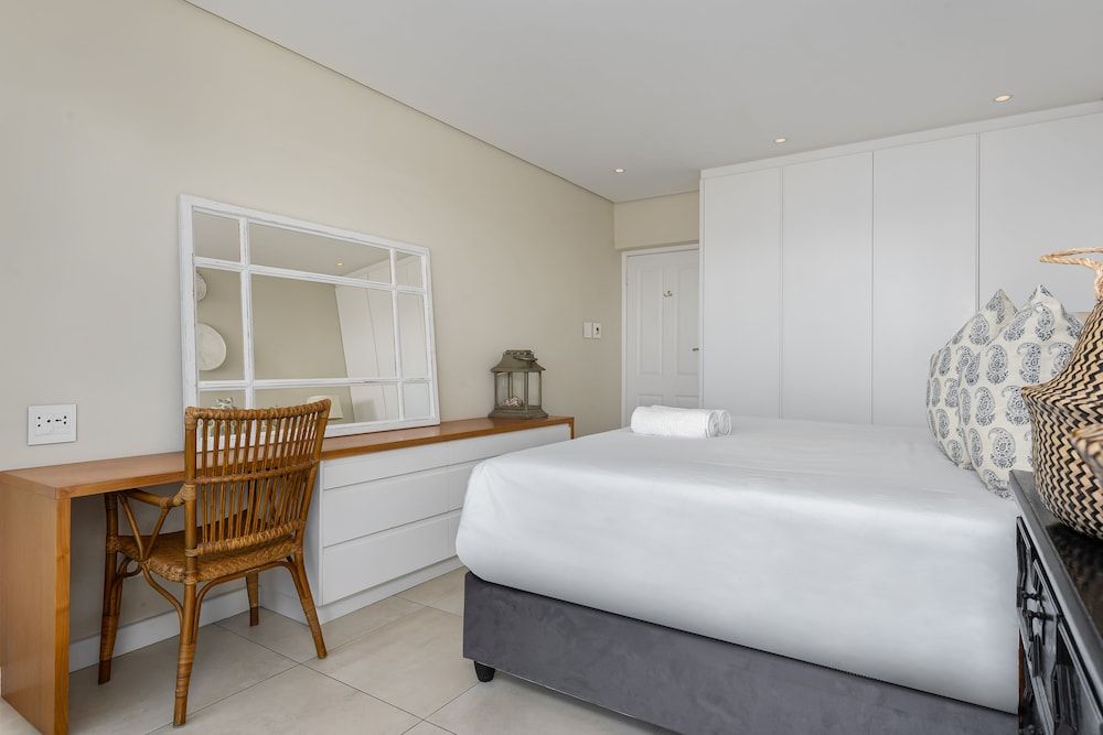 undefined Saratoga 303 5