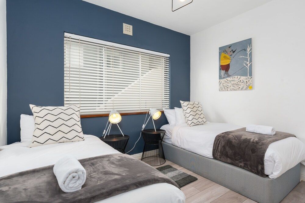 undefined Saratoga 105 4