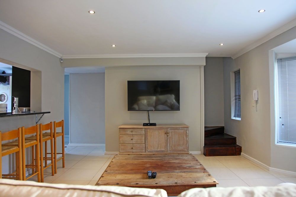 undefined Modern Cottage In Upper Constantia 10