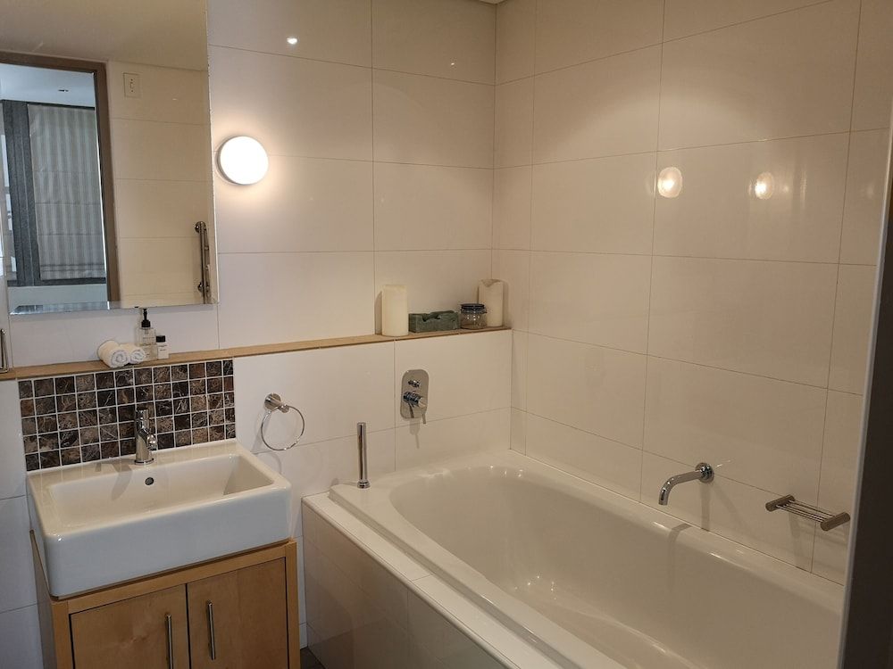 Deep Soaking Bathtub