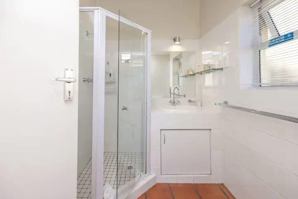 Perfect Getaway in Clifton House (1 Bedroom) 16