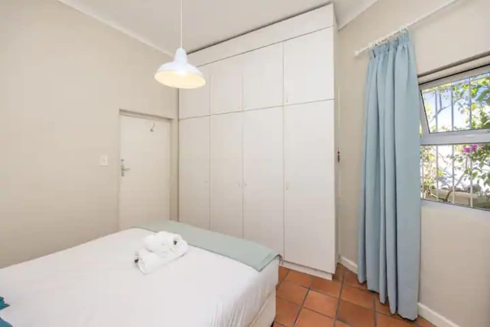 Perfect Getaway in Clifton House (1 Bedroom) 4