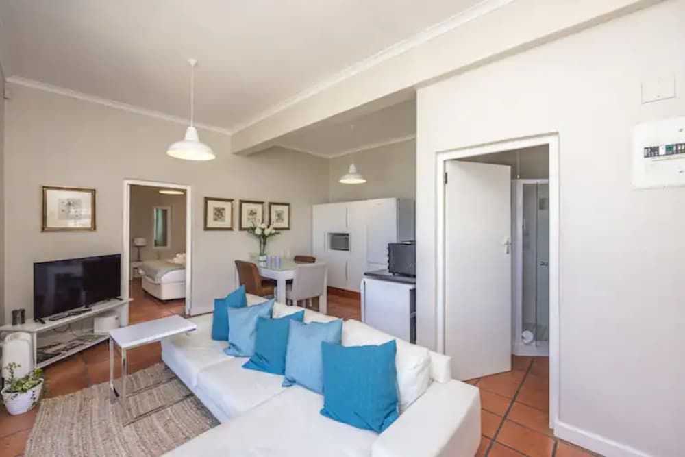 Perfect Getaway in Clifton House (1 Bedroom) 18