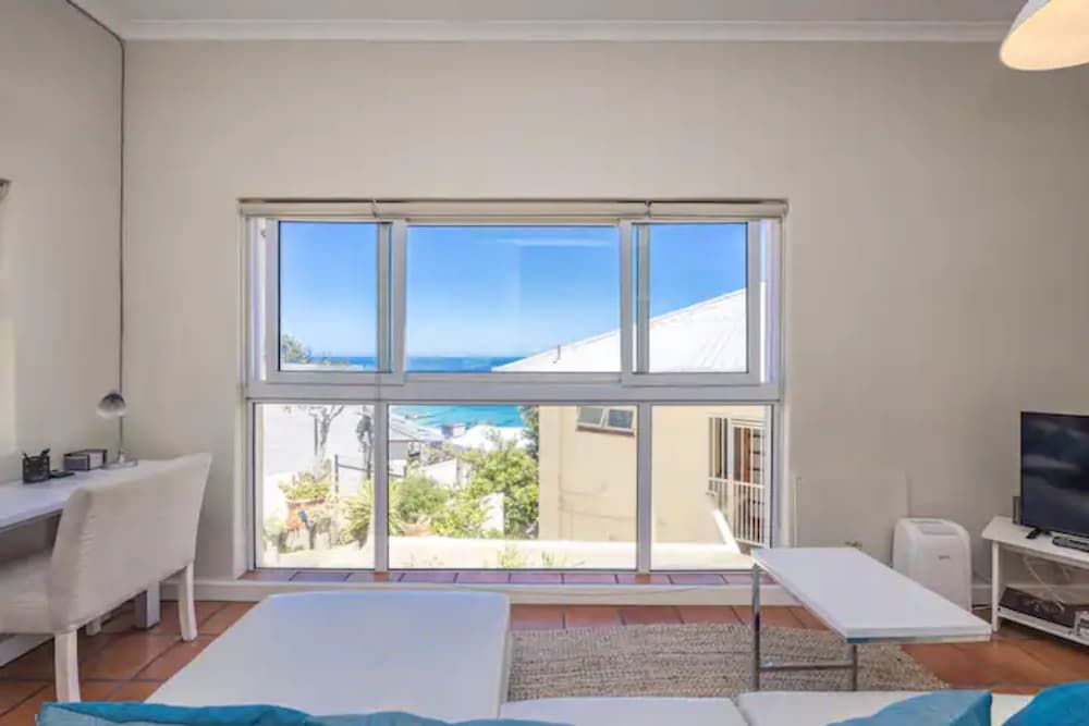 Perfect Getaway in Clifton House (1 Bedroom) 6