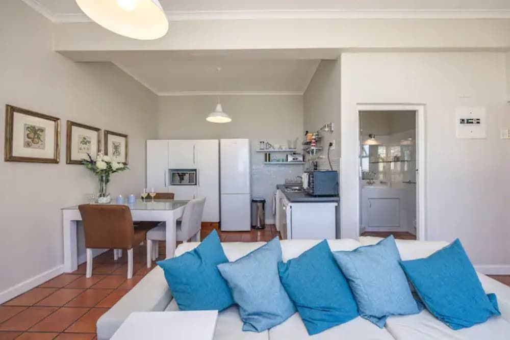Perfect Getaway in Clifton House (1 Bedroom) 5