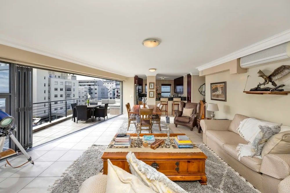 Bright and Stylish Beachfront Apartment Apartment (1 Bedroom) 12