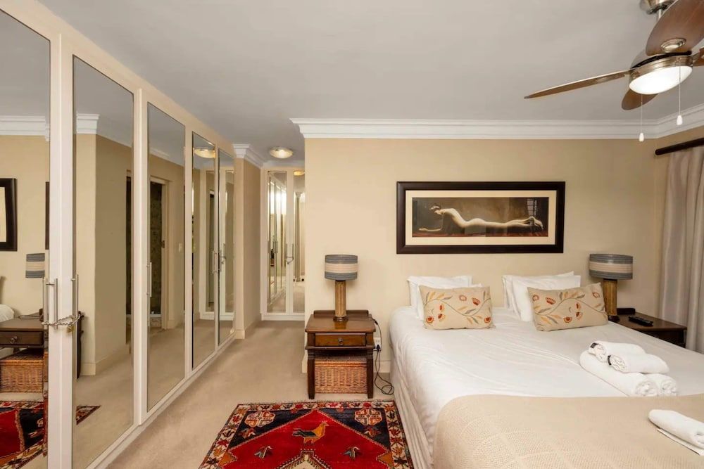 undefined Bright and Stylish Beachfront Apartment 9