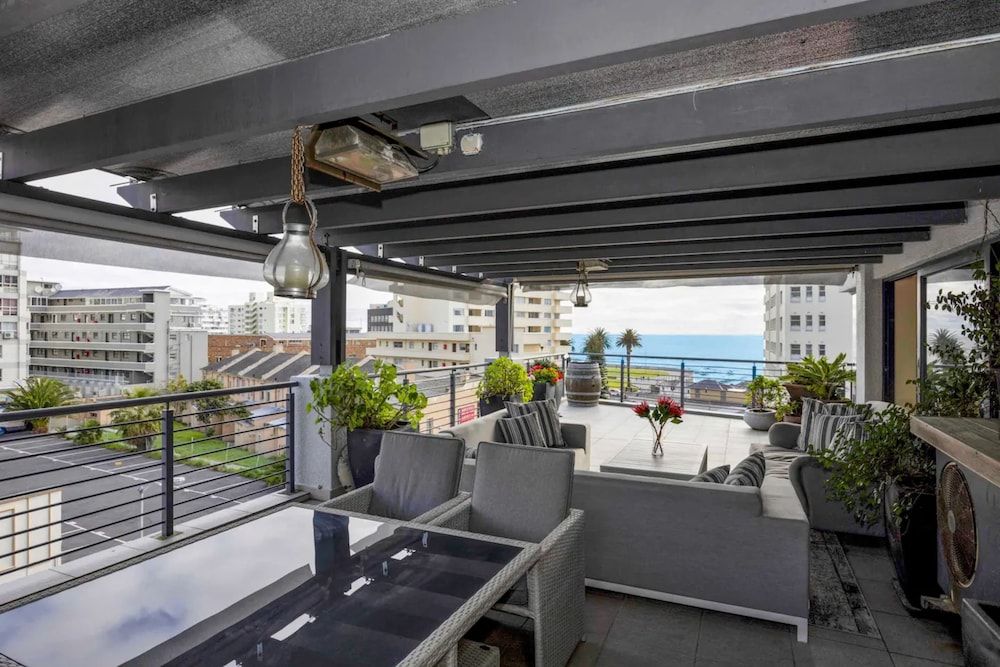 Bright and Stylish Beachfront Apartment Apartment (1 Bedroom) 13