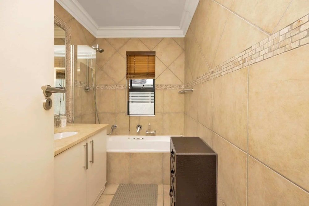 Bright and Stylish Beachfront Apartment Apartment (1 Bedroom) 17