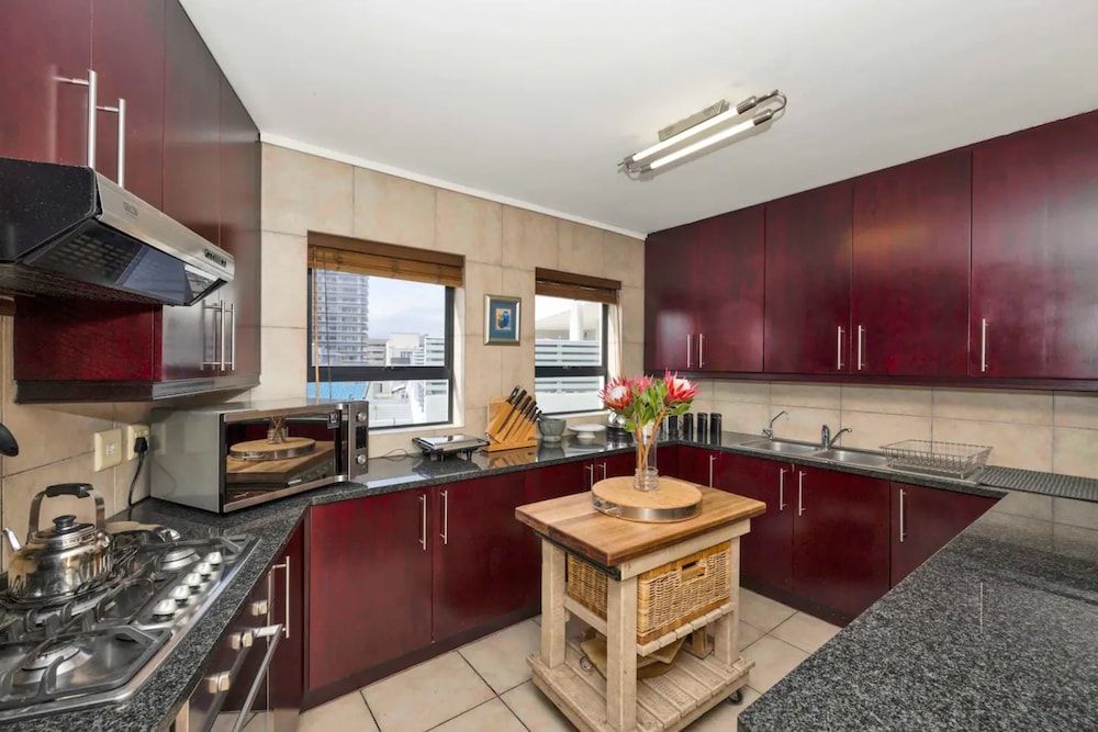 Bright and Stylish Beachfront Apartment Apartment (1 Bedroom) 5