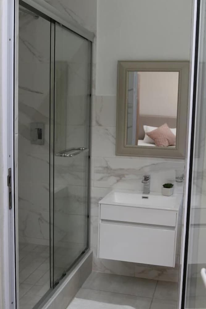 Pamba On 131 Family Room, Mountain View 9