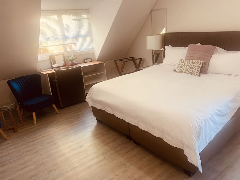 Pamba On 131 Family Room, Mountain View 5